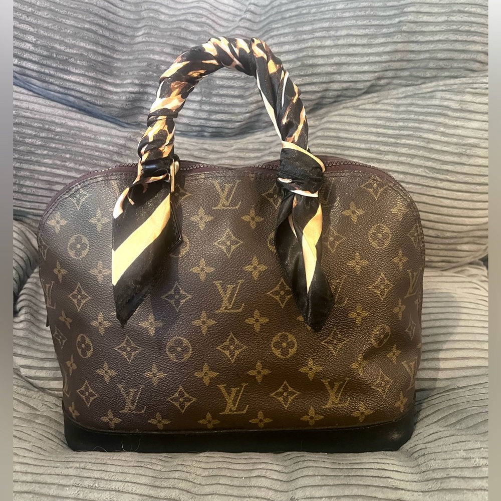 Authentic Louis Vuitton Alma Handbag Monogram Canvas